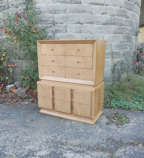 American Of Martinsville Mahogany Gentleman's Chest ~ 1950's Glam Vintage Tall Drawers