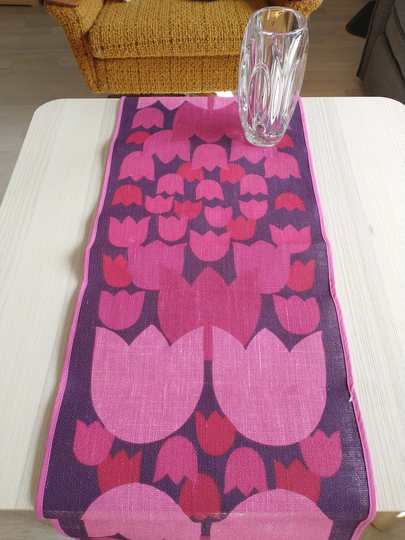 Scandinavian Pink Turlip Table Runner, Unfinished, Rough Linen