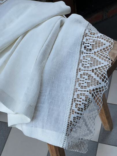 White Linen Table Runner With White Lace, Natural Runner, Vintage Laced, Linen Romantic Heart Lace
