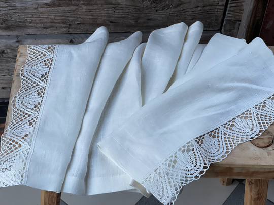 White Linen Table Runner With Lace, Natural Runner, Vintage Laced, Linen White Lace Romantic
