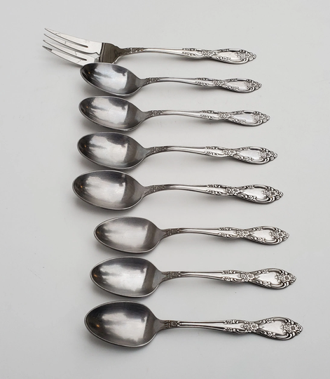 Oneida Profile Galveston Pattern Flatware Set Of 8 Pieces - 4 Soup Spoons 3 Teaspoons 1 Large Meat Serving Fork