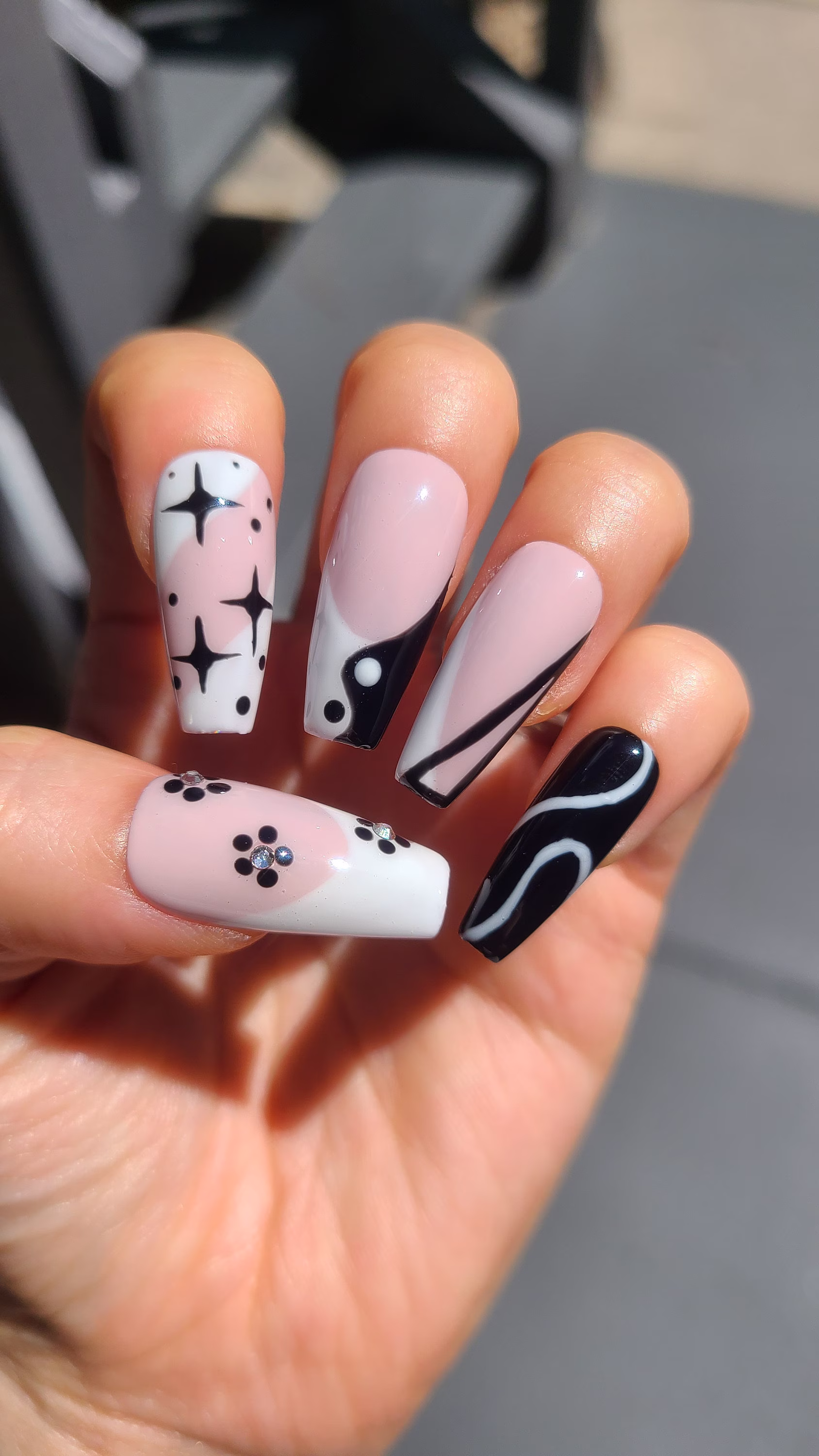 Black & White Abstract Line Art | French Tips Glue On Nails Abstract Swirl