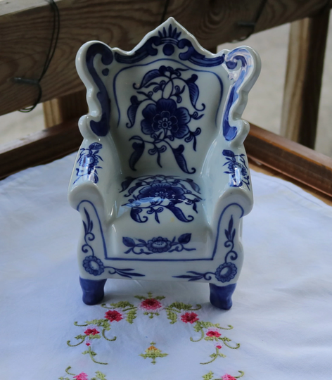 80S Nantucket Doll Display Chair Cobalt Blue & White Glass