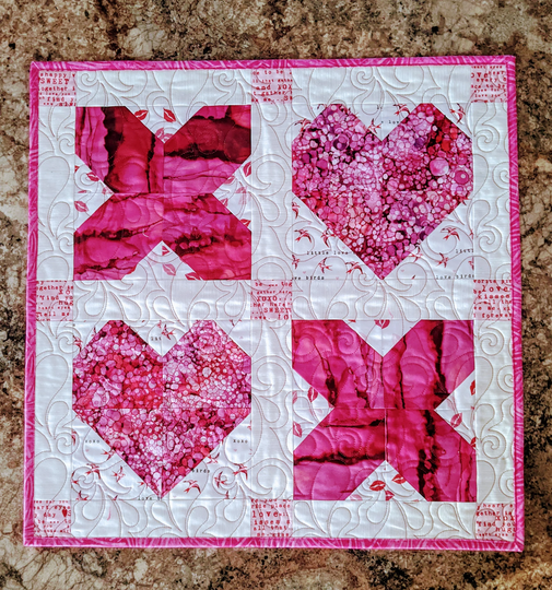 Valentine Table Topper, Wallhanging, Kisses & Hugs