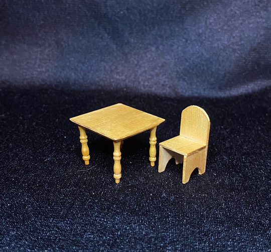1/48 Scale Miniature Sue Hoeltge Table & Chair