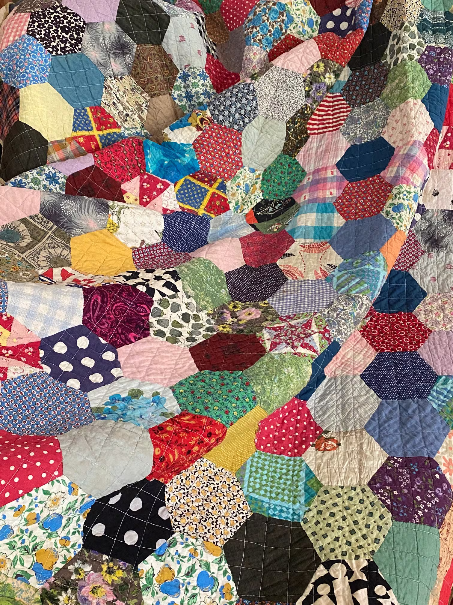 Hexagonal Quilt. Retro Warm Colored 50S, 60S Lots Of Different Patterns & Fabrics With Vibrant Colors