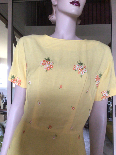 Vtg 50S Yellow Linen Wiggle Embroidered Floral Pencil Ivan Frederic Dress S
