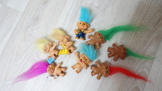 Set Of 8 Miniature Weetos Troll Pencil Toppers, Vintage Musician Small Yellow Blue Hair Doll Kid Toy Plastic Vintage Collectible