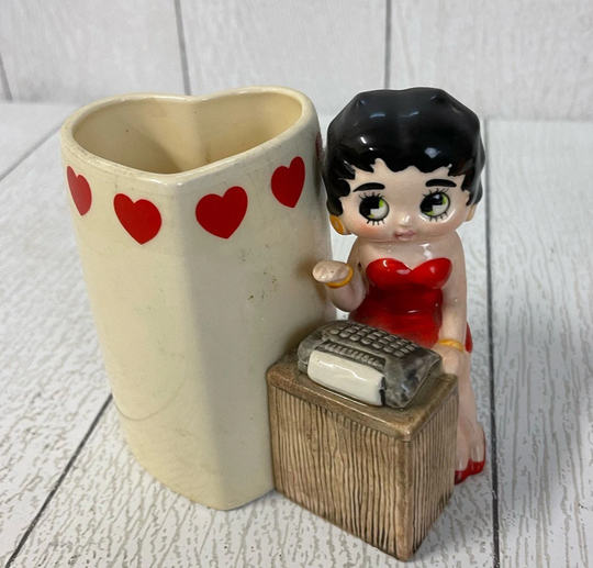 Vintage Pencil Holder With Betty Boop, Typewriter & Red Dress By Vandor. B64