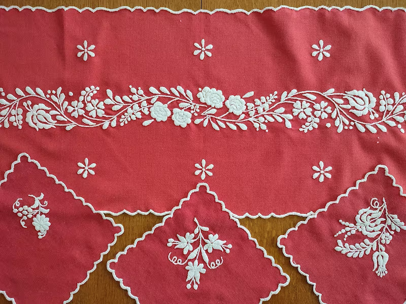 Set Of 4 Hungarian Embroidered Table Runner & Doilies, Hand Old Kalocsa Set