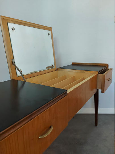 Vanity Table, Side 1960S