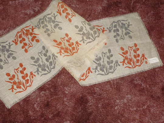 Nos Vintage Linen Table Runner Artist Margit Soderberg Sweden Dresser Scarf 50 X 12"
