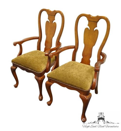 Set Of 2 Universal Furniture Solid Cherry Traditional Queen Anne Style Dining Arm Chairs 610636-95