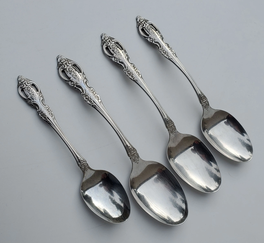 Sss By Oneida Pembrooke Aka Renior Pattern 18/8 Stainless Spoon Set Of 4 Spoons - 3 Large Serving 1 Soup USA Glossy